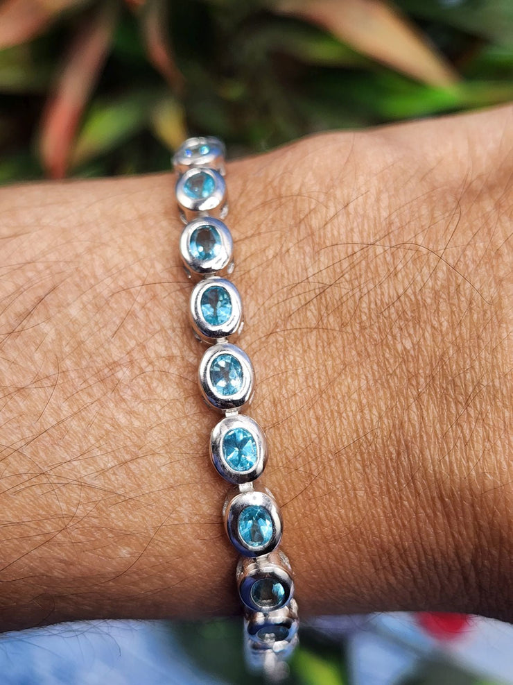 How Do Blue Apatite Bracelets Bring Daily Elegance and Strengthen Spiritual Healing? Blue Apatite Bracelet: Confidence, Clarity & Elegance for Daily Wear