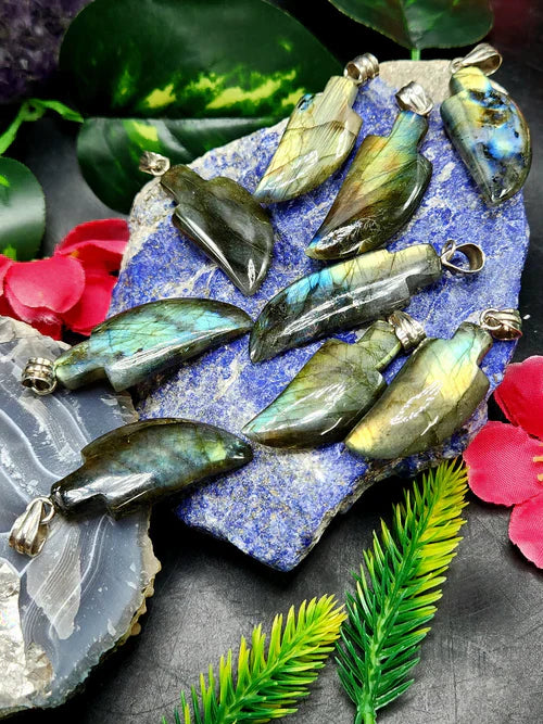 What Are the Benefits of Wearing a Labradorite Knife Pendant for Protection, Grounding, and Confidence?