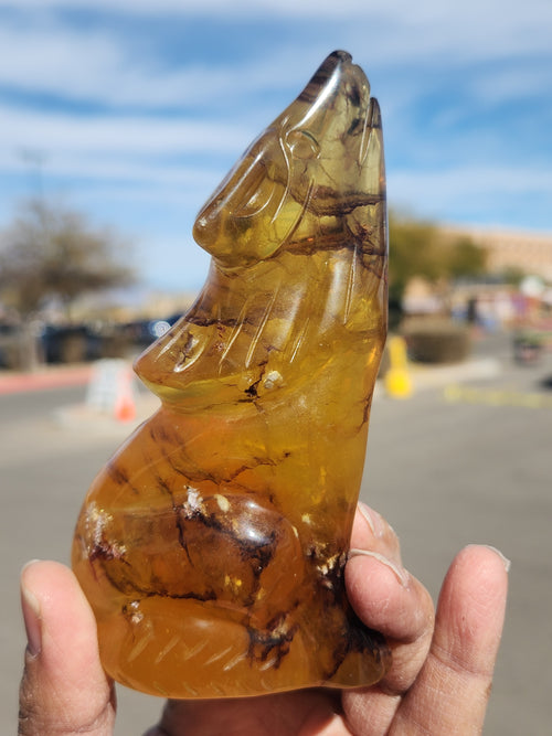 Wolf Head Carving in Yellow Fluorite – A Symbol of Strength, Intuition and Spiritual Protection for Your Home