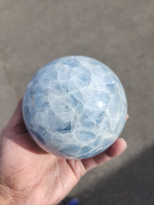 Blue Calcite Sphere: A Gateway to Peace, Healing, and Clarity | Home Decor