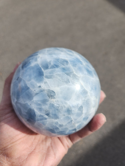 Blue Calcite Sphere: A Gateway to Peace, Healing, and Clarity | Home Decor