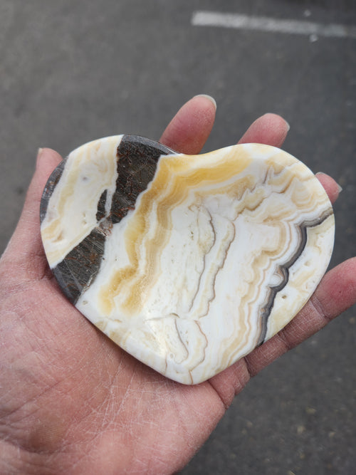 Zebra Onyx Heart Bowl: A Symbol of Love, Balance, and Spiritual Awakening | Crystal Decor | Crystal Healing