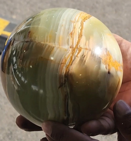 Green Onyx Sphere: A Harmonious Blend of Beauty, Healing, and Elegance for Your Home