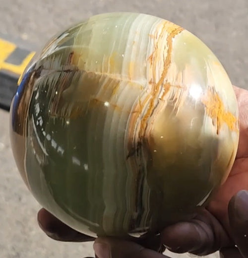 Green Onyx Sphere: A Harmonious Blend of Beauty, Healing, and Elegance for Your Home