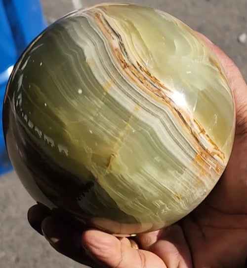 Green Onyx Sphere: A Harmonious Blend of Beauty, Healing, and Elegance for Your Home