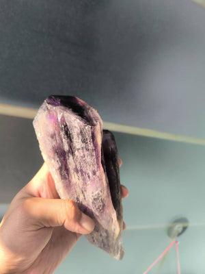 Amethyst Point: A Spectrum of Healing and Spiritual Growth | Crystal Healing | Reiki | Gemstone Points